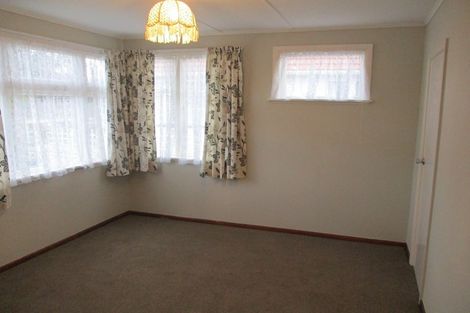Photo of property in 19 Queenwood Road, Levin, 5510