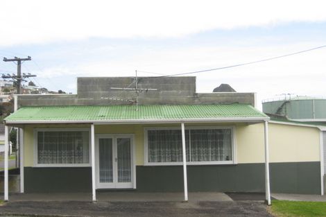 Photo of property in 38 Pioneer Road, Moturoa, New Plymouth, 4310