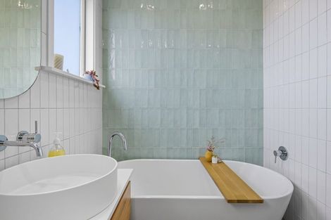 Photo of property in 21 Woodstock Place, Russley, Christchurch, 8042