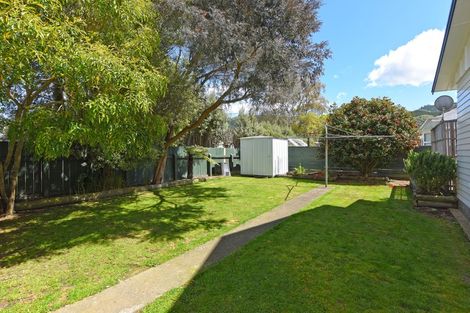Photo of property in 15 Whirinaki Crescent, Heretaunga, Upper Hutt, 5018