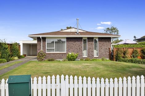 Photo of property in 24 Manu Crescent, Upper Vogeltown, New Plymouth, 4310