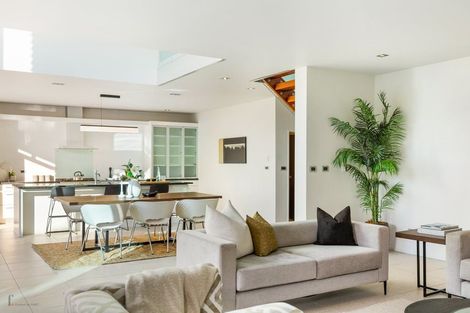 Photo of property in 7 Rangi Avenue, Schnapper Rock, Auckland, 0632