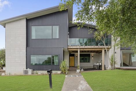 Photo of property in 2 Sunvista Avenue, Oteha, Auckland, 0632