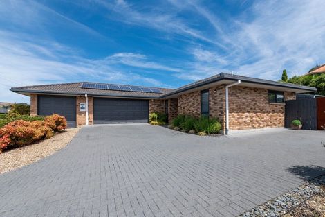 Photo of property in 17 Great Road West, Matipo Heights, Rotorua, 3015
