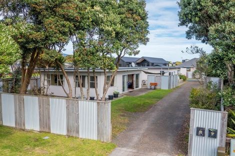 Photo of property in 16 Eruini Street, Waikanae Beach, Waikanae, 5036