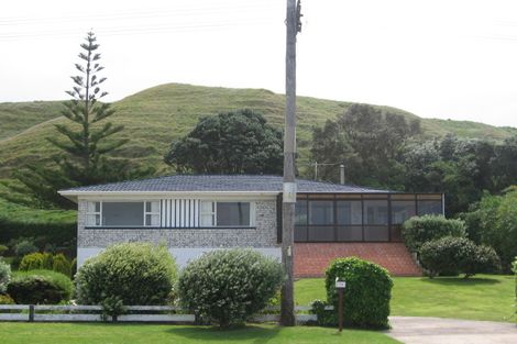 Photo of property in 76 Moana Road, Okitu, Gisborne, 4010