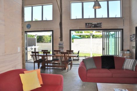 Photo of property in 19 Cumberland Street, Leigh, 0985