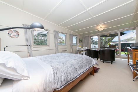 Photo of property in 51 Kent Terrace, Riverhead, 0820