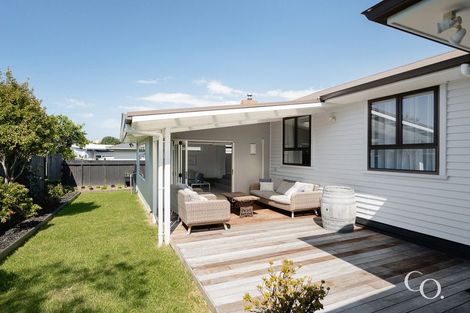 Photo of property in 22 Queen Road, Bellevue, Tauranga, 3110