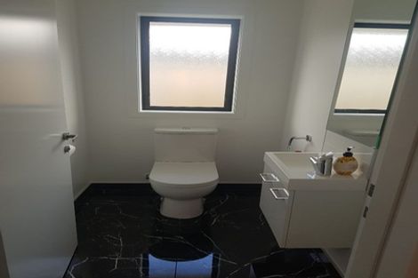 Photo of property in 5 Cyprus Place, Fitzherbert, Palmerston North, 4410