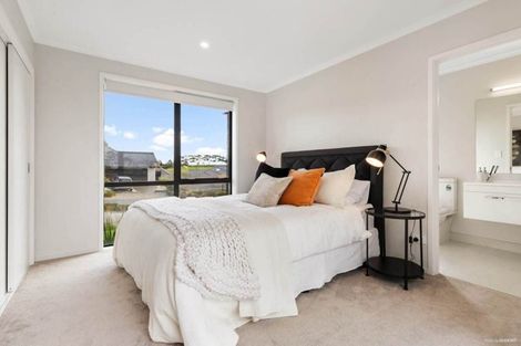 Photo of property in 26 Metoriti Crescent, Karaka, 2124