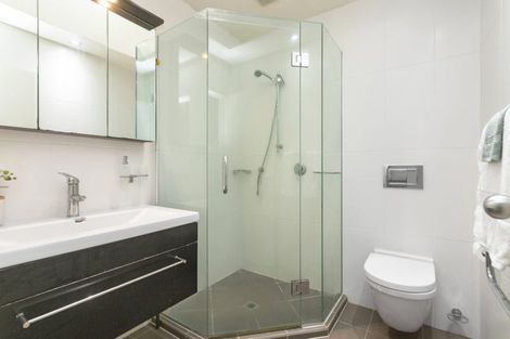 Photo of property in 92b Sandspit Road, Shelly Park, Auckland, 2014