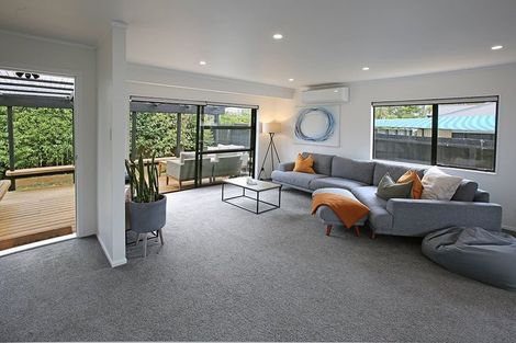 Photo of property in 1/28 Manuka Road, Glenfield, Auckland, 0629