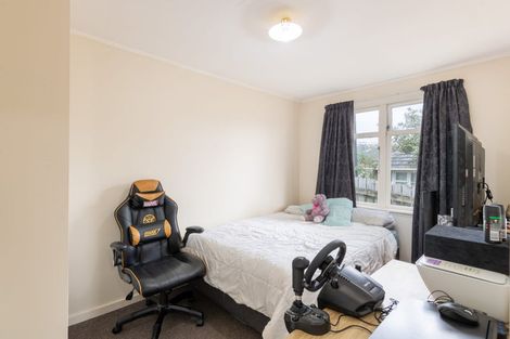 Photo of property in 11 Dorset Grove, Cannons Creek, Porirua, 5024