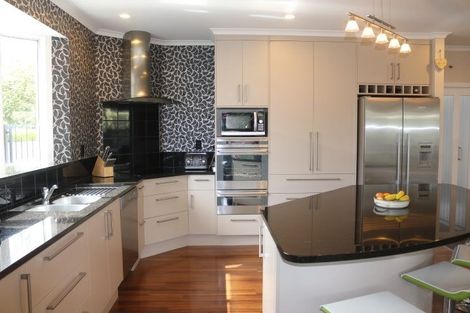 Photo of property in 11 Winston Avenue, Hokowhitu, Palmerston North, 4410