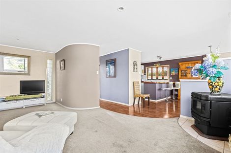 Photo of property in 689 Beach Road, Rothesay Bay, Auckland, 0630