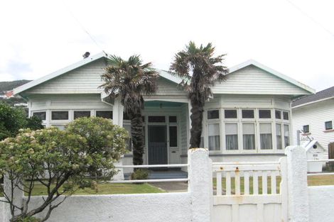 Photo of property in 162 Onepu Road, Lyall Bay, Wellington, 6022