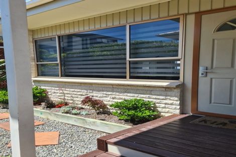 Photo of property in 1/5 Gulf View Road, Murrays Bay, Auckland, 0630
