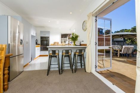 Photo of property in 8 Highwood Grove, Torbay, Auckland, 0630