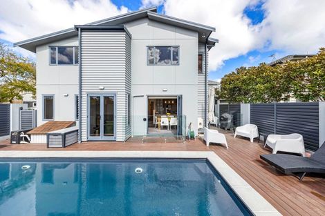 Photo of property in 76a Walmer Road, Point Chevalier, Auckland, 1022