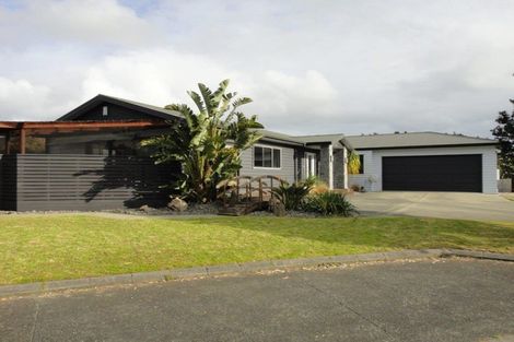 Photo of property in 10 Endeavour Place, One Tree Point, 0118