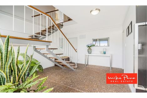 Photo of property in 9 Armstrong Place, New Lynn, Auckland, 0600