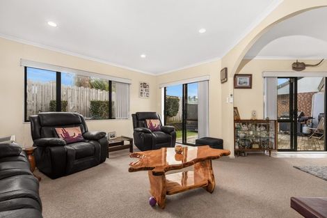 Photo of property in 18 Reremanu Place, Weymouth, Auckland, 2103