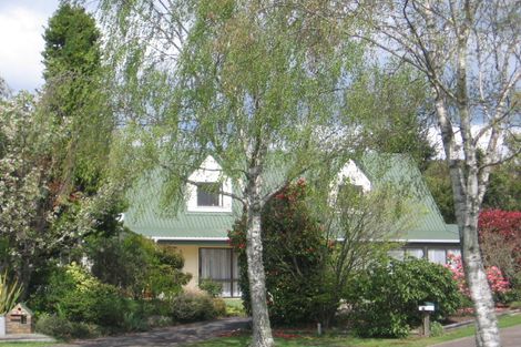 Photo of property in 27 Waitawa Place, Lynmore, Rotorua, 3010