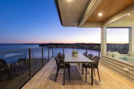 Photo of property in 52 Beauvoir Avenue, Matakatia, Whangaparaoa, 0930