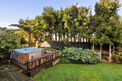 Photo of property in 69 Forest Lake Road, Forest Lake, Hamilton, 3200