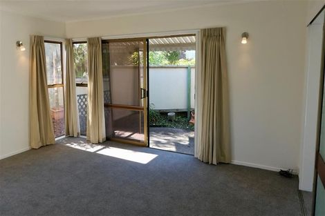 Photo of property in 121 Chivalry Road, Glenfield, Auckland, 0629