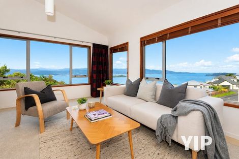 Photo of property in 41 Dress Circle, Newlands, Wellington, 6037
