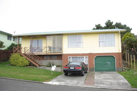 Photo of property in 29 Edgecombe Street, Newlands, Wellington, 6037