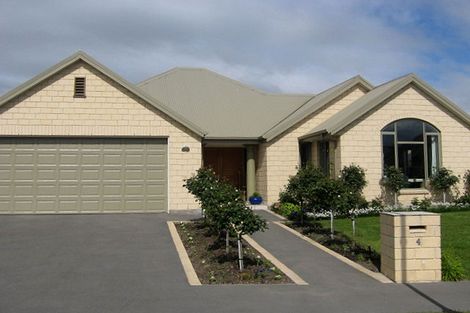 Photo of property in 4 Dinglebay Place, Casebrook, Christchurch, 8051