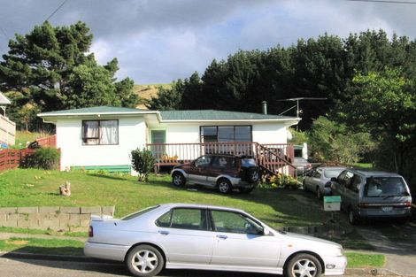 Photo of property in 16 Cardiff Crescent, Cannons Creek, Porirua, 5024