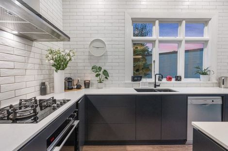 Photo of property in 72 Hargest Crescent, Saint Clair, Dunedin, 9012