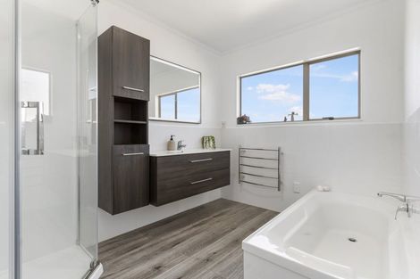 Photo of property in 16a Kokiri Street, Te Atatu South, Auckland, 0610