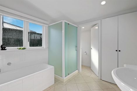 Photo of property in 33 Ngaio Street, Saint Martins, Christchurch, 8022