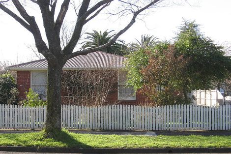 Photo of property in 30 Crewe Crescent, Hokowhitu, Palmerston North, 4410