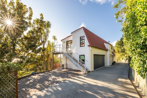 Photo of property in 21 Denholm Road, Hospital Hill, Napier, 4110