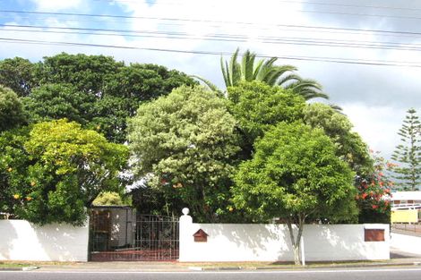 Photo of property in 4/100 Titirangi Road, New Lynn, Auckland, 0600