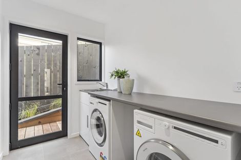 Photo of property in 54a Awaroa Road, Sunnyvale, Auckland, 0612