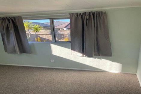 Photo of property in 1a Saint Vincent Way, Waikanae, 5036