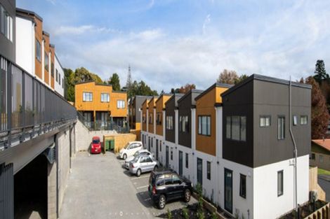 Photo of property in 19 Hewlett Road, Massey, Auckland, 0614