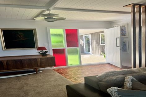 Photo of property in 15 Piha Road, Piha, New Lynn, 0772