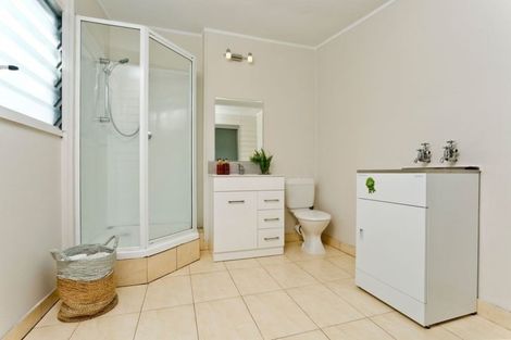 Photo of property in 18 Wykeham Place, Glenfield, Auckland, 0629