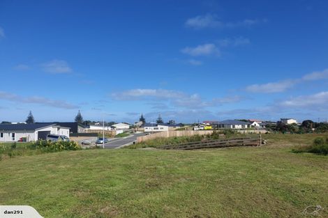 Photo of property in 23 Seagrass Place, Otaki Beach, Otaki, 5512