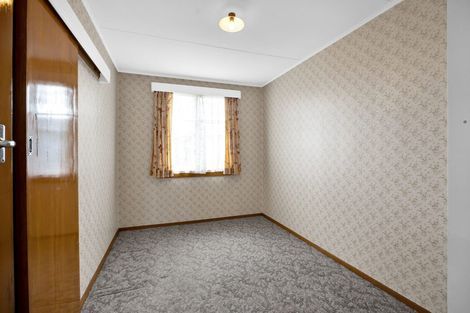 Photo of property in 10 Bone Crescent, Hawera, 4610