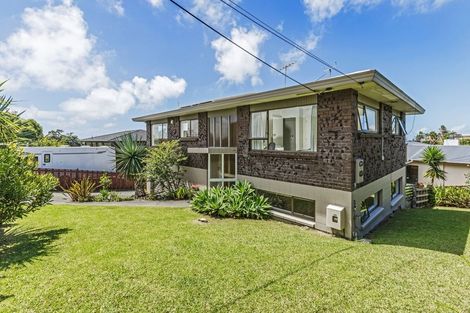 Photo of property in 1/15 Deep Creek Road, Waiake, Auckland, 0630