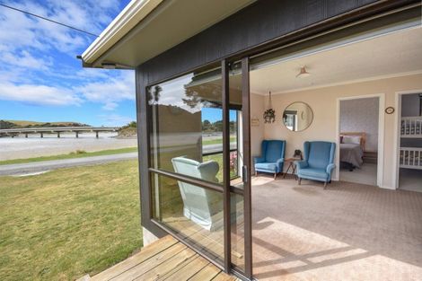 Photo of property in 25 Riverside Road, Taieri Mouth, Brighton, 9091